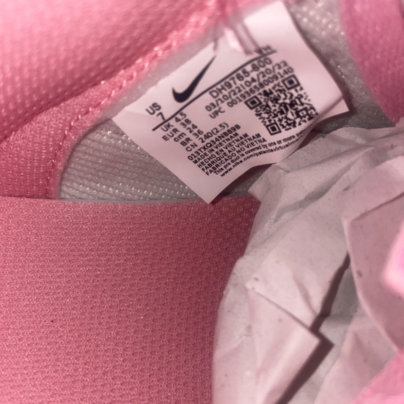 Triple Pink Low Nike Shoe - Picture 3 of 5